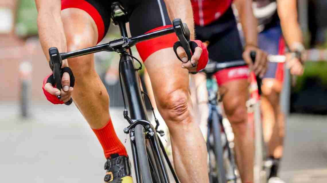 Imagen de un ciclista en carrera (Foto: Wirestock).