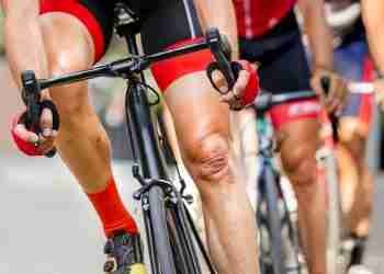 Imagen de un ciclista en carrera (Foto: Wirestock).