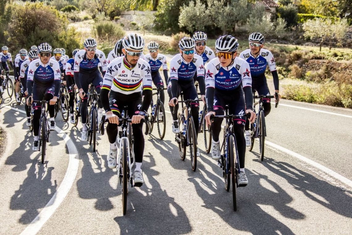 Quick-Step con su nuevo uniforme Castelli
